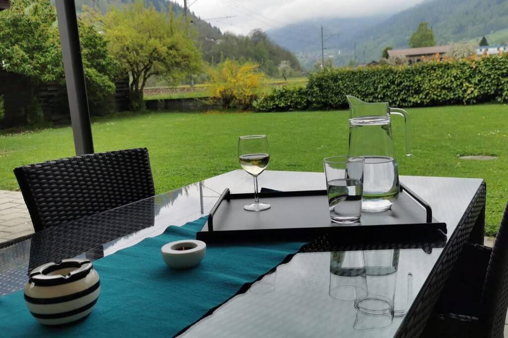 Schoenes Kleines Studio Mit Sitzplatz, Mitten Im Praettigau Jenaz Exterior photo