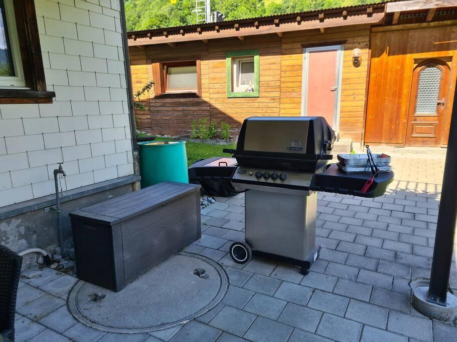 Schoenes Kleines Studio Mit Sitzplatz, Mitten Im Praettigau Jenaz Exterior photo
