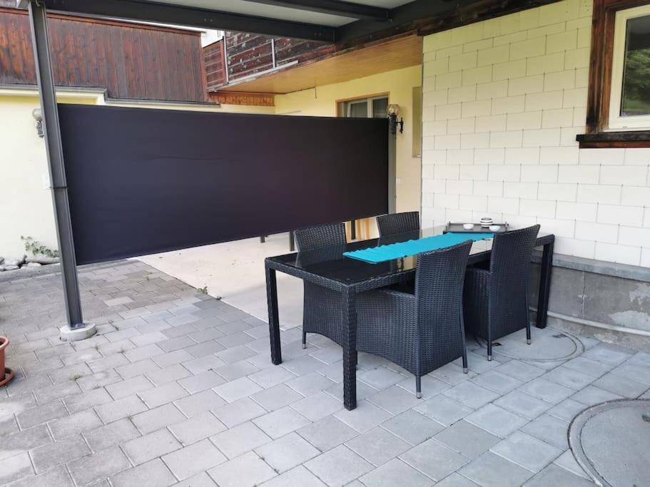 Schoenes Kleines Studio Mit Sitzplatz, Mitten Im Praettigau Jenaz Exterior photo