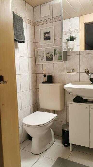 Schoenes Kleines Studio Mit Sitzplatz, Mitten Im Praettigau Jenaz Exterior photo