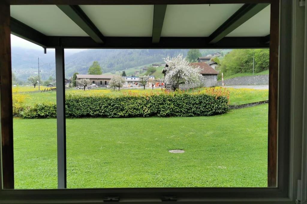 Schoenes Kleines Studio Mit Sitzplatz, Mitten Im Praettigau Jenaz Exterior photo