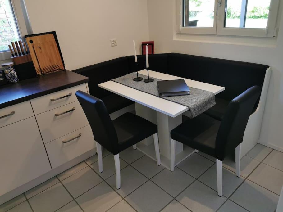 Schoenes Kleines Studio Mit Sitzplatz, Mitten Im Praettigau Jenaz Exterior photo